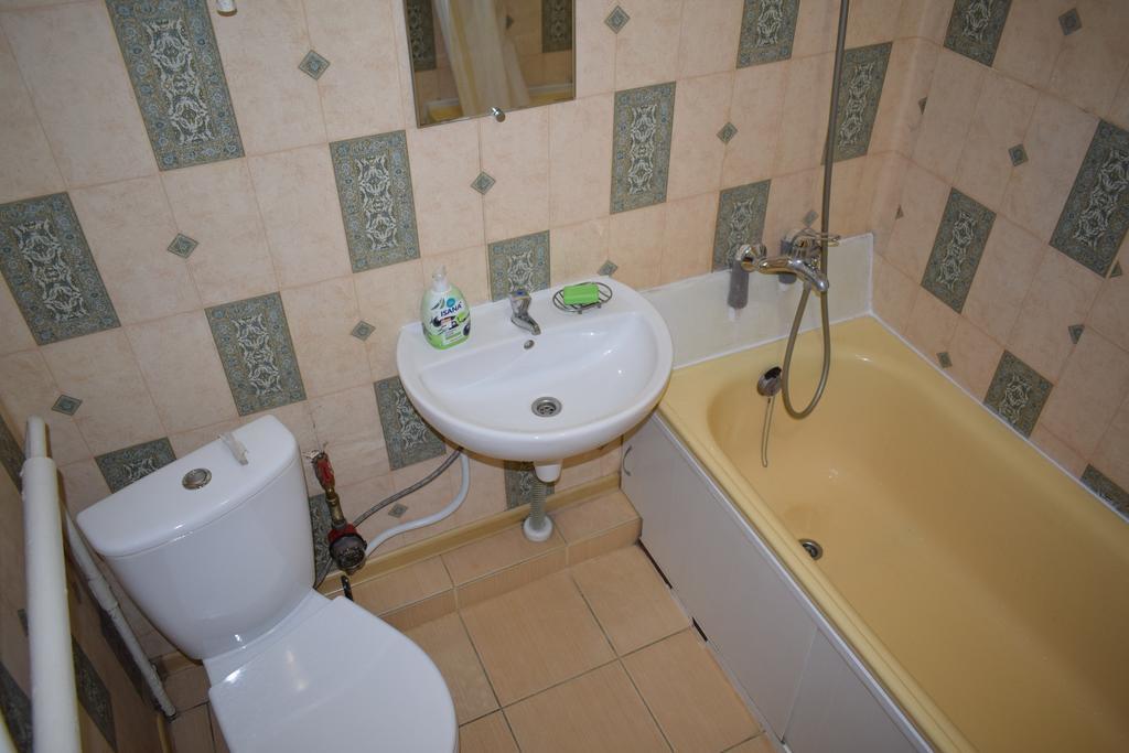 Apartment On Vasylya Chervoniya 67 Rivne Buitenkant foto